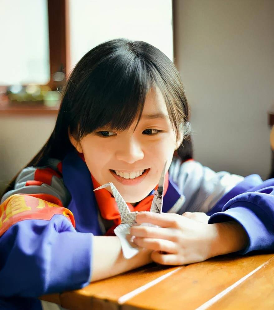 因为|这个没滤镜就很路人的小花到底啥来头？演了近十个女主还没水花