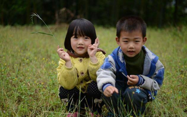 家长|韩国淘气弟弟，弄乱洁癖症姐姐房间！看姐姐如何教训他！