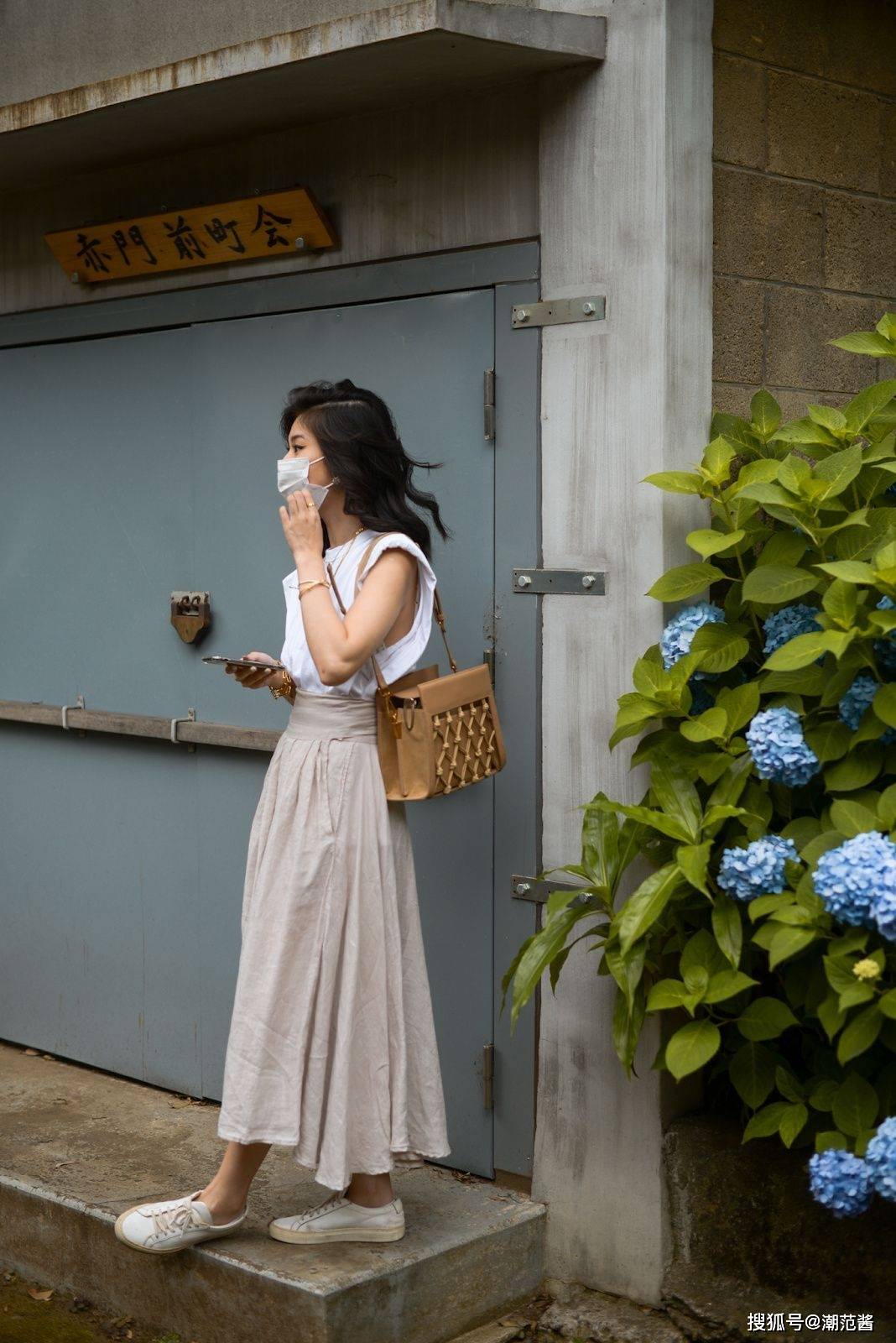 短裙|泡泡袖、小碎花烂大街？跟欧阳娜娜学不会撞衫款裙装穿搭术