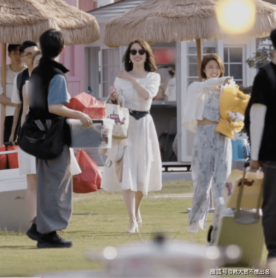 感觉|《心动的信号4》女五号罗悦嘉穿搭整理：太有钱！衣服5000多一件