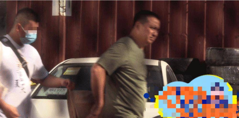 眉头|黄磊报警后首现身拍戏，寸头造型发福明显，眉头紧皱疑受造谣影响