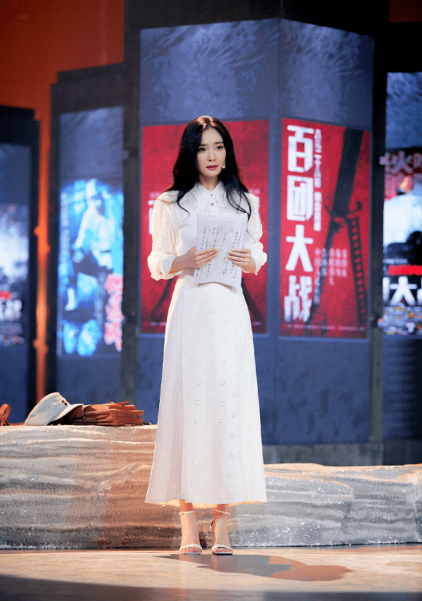 身材|杨幂又带火一款“炫腹装”，当她抬手那刻，这身材哪个弟弟不心动