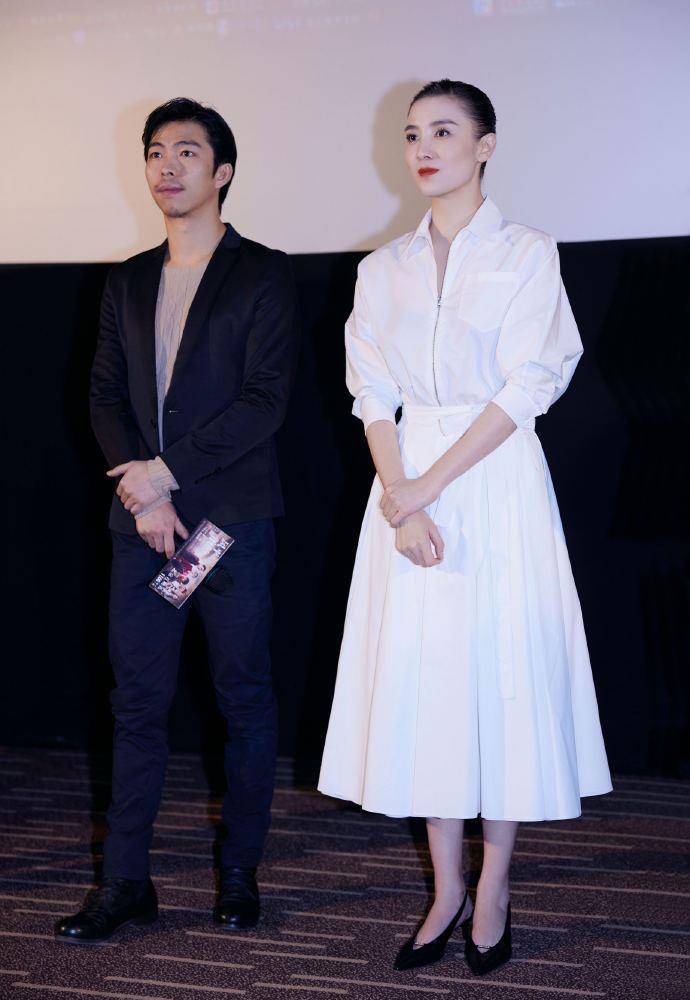 宋佳美|被宋佳美到了，两款连衣裙演绎两种风格，一般人学不来