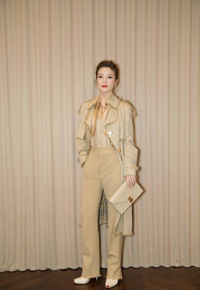 披肩|赵薇大儿子罕见晒正面照!20岁出头就是潮男,跟小四月长得都像爸