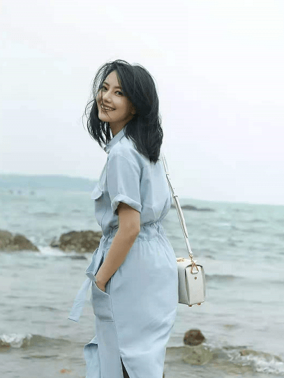 翻版|41岁高圆圆逆生长！穿蕾丝白裙女神范十足，爆料女儿像翻版赵又廷