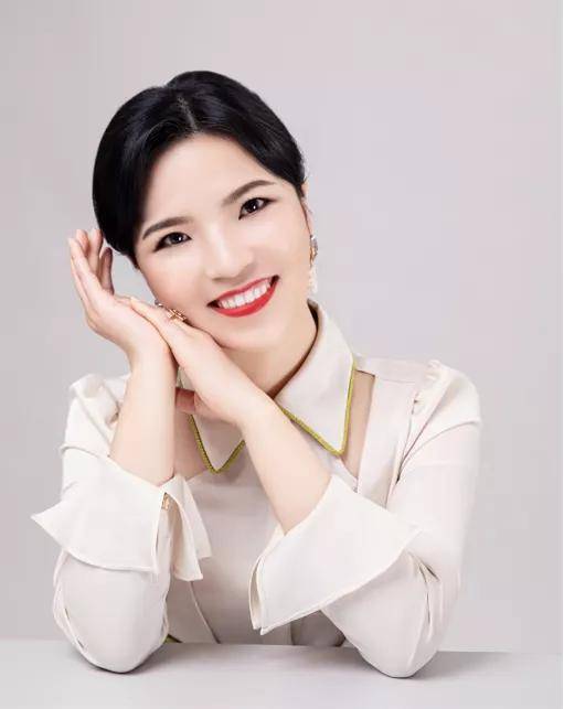 标签|蝶变女神|刘艳华:不做“黄脸婆”,摆脱标签,绽放精彩!