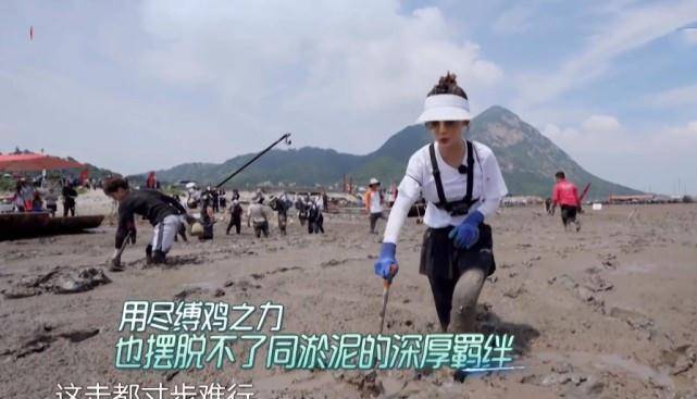 泥巴|李沁腿细还有“巴掌腰”,穿最小号裤子一直用手提,生怕往下滑