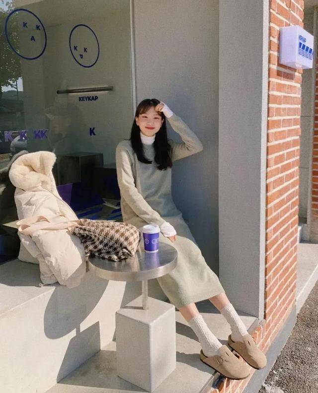 整体|羽绒服+连衣裙不要太少女！穿搭小白也能穿出时尚感！