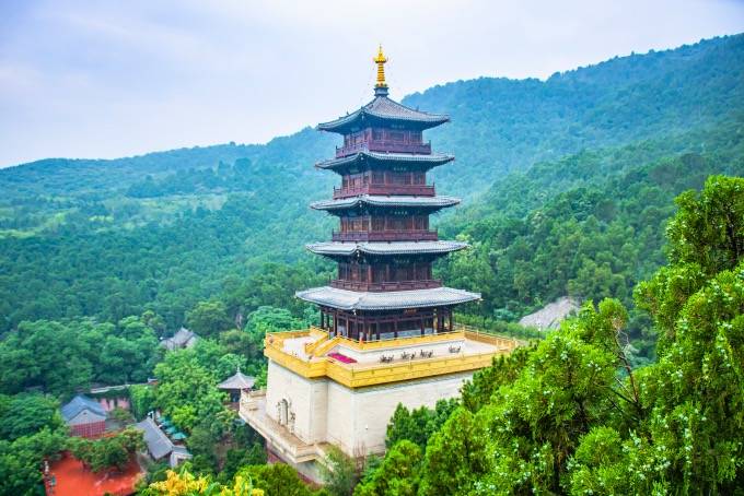 树木|山西太原有一座太山，山势陡峭，景色宜人，隐藏有众多文物古迹