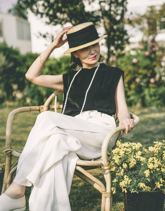 骨子里|57岁何晴胖得坦荡,穿紧身衣暴露“奶奶肚”,骨子里的自信真美