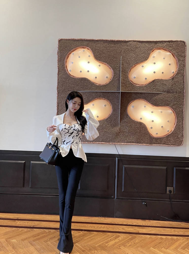 视觉|“40岁女人”一定就该怎么穿？这几款不光有气质，更让你活力四射