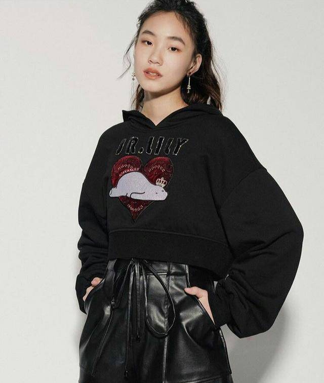 黑色|小S有盼头了！仨女儿太时髦，大女儿资源爆棚二女儿不再是小透明