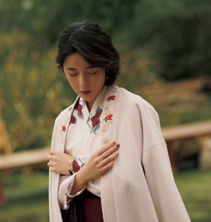 举手投足|23岁徐娇秀古风穿搭,举手投足间透露着优雅气质,太适合古装了