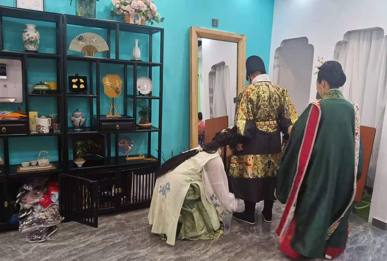 正品|汉服的进货渠道有哪些？想开汉服店的老板们找素锦青衫拿货哦！