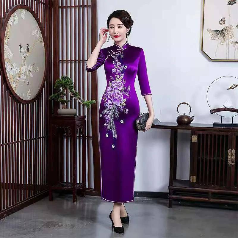 用餐|旗袍美在韵味不只是表现在穿着特体，更在于气质端庄，雅在仪态！