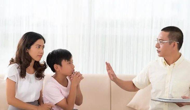 梦见怀抱小男孩,预示未来好运与家庭幸福的征兆 梦见怀抱小男孩,预示未来好运与家庭幸福的征兆