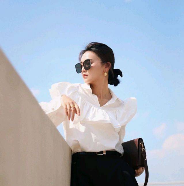黑色|早秋穿搭也没必要太过纠结,可以选择简约的衬衫来穿