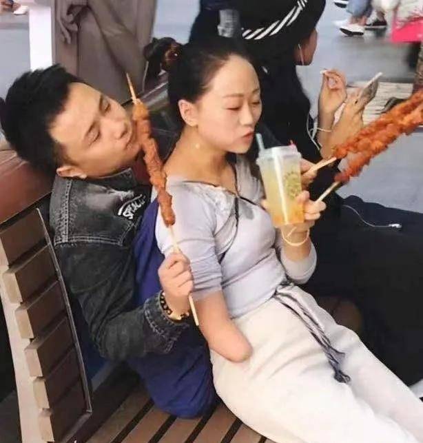 原创没腿的男人劈腿了90后连体夫妻疑似分开这世界还能更魔幻吗