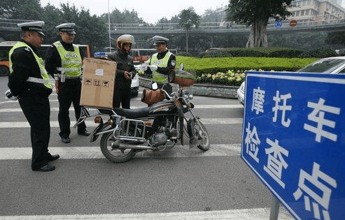 多少岁不可以开摩托 2ae386639bd4438788b8bb2969a3d276.png