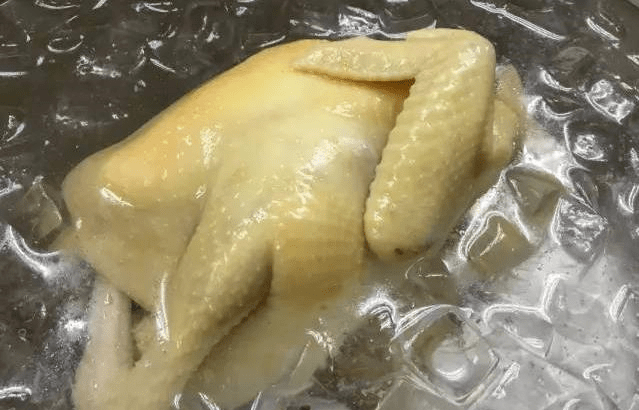 如何做滑嫩白切鸡 2ec7150d8c7649ef99c66d6797246c8d.png