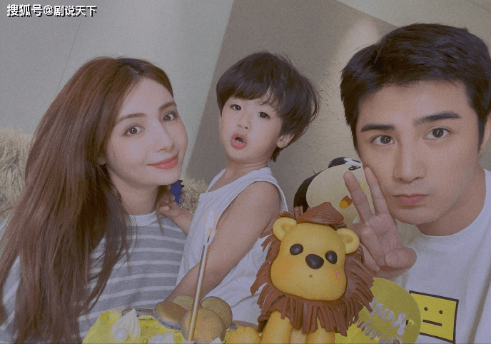 丹尼尔|麦迪娜晒全家福为姜潮庆生，丹尼尔萌态十足像爸爸，二胎即将出生