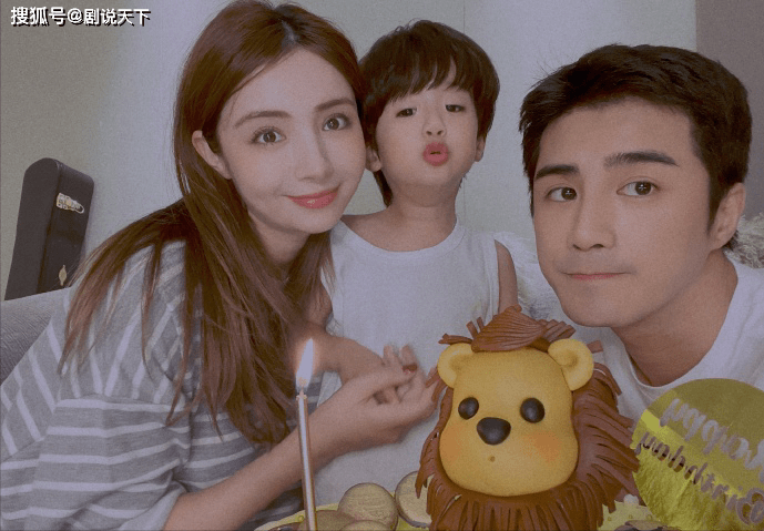 丹尼尔|麦迪娜晒全家福为姜潮庆生，丹尼尔萌态十足像爸爸，二胎即将出生