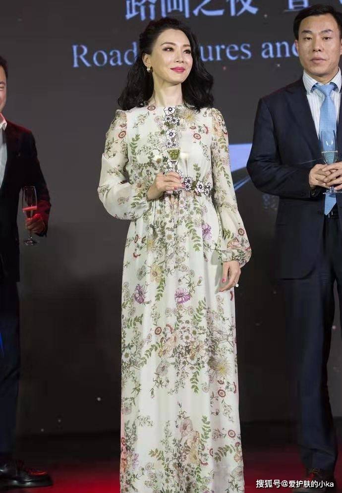 身材|陈数太适合波浪卷了，配纱裙尽显优雅大气，高贵气质要溢出屏幕了