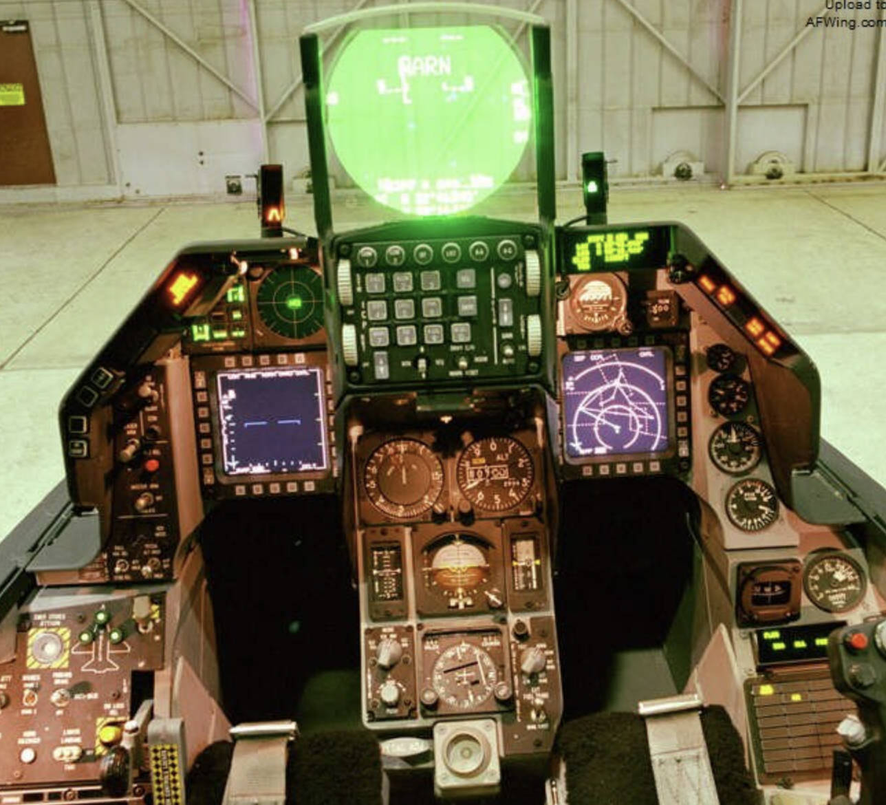 原创f16战斗机座舱进化史从仪表为主到全玻璃化见证科技的进步