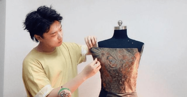 东北|中国风究竟有多美,东北小伙凭刺绣闯进纽约时装周,惊艳了全世界