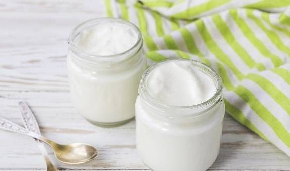 蜂蜜直接喝还是泡水喝有营养 63513c29da51453c8241b4a743239c9f.jpeg