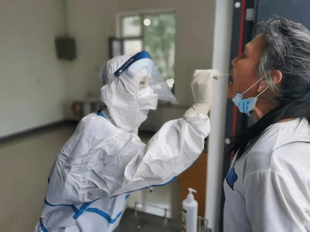 汾阳|在“热浪”里工作的医护人员——汾阳医院发热门诊掠影