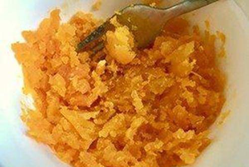 做法|2张饼1个咸蛋，“咸蛋饼”10分钟搞定全家早餐，不愁没新意