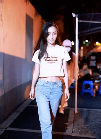 身材|Angelababy到底有多瘦，穿小码牛仔裤都撑不满，1尺6腰太抢镜