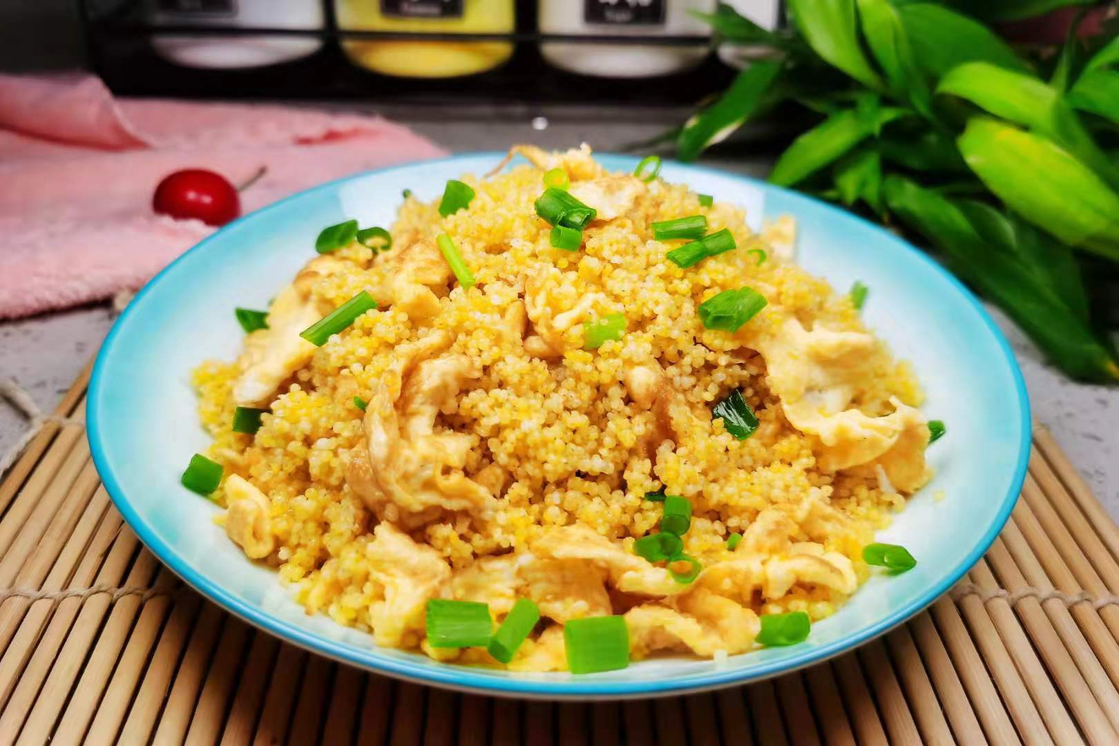 立秋后,吃玉米糁大黄米不如吃它,营养价值极高,健脾养胃又除热_小米