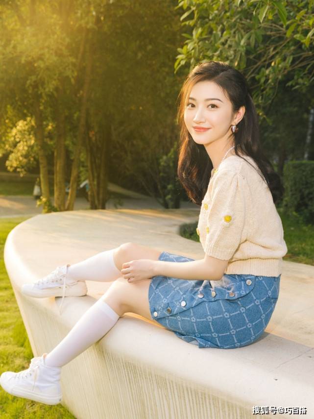 颜色|景甜又变白了，最近美照白到发光，美得好像一幅油画