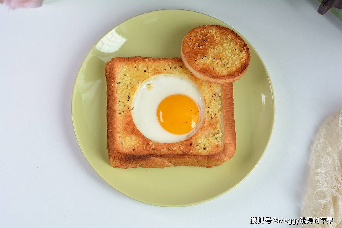 原创烤鸡蛋蒜香吐司片剩吐司的绝绝子面包房都买不到的美味