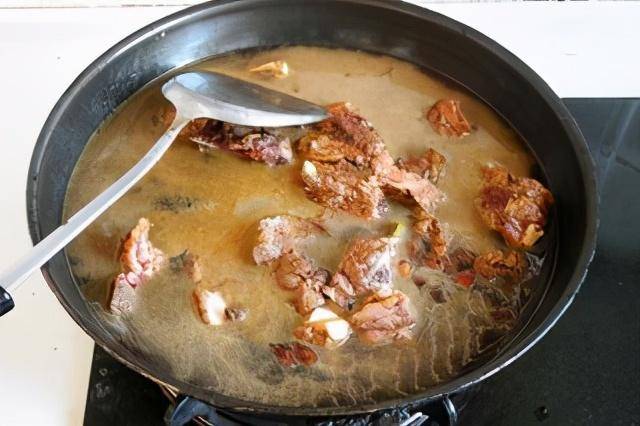 排骨汤怎么炖不柴好吃 e82aae3fb1274a299d0c469ffc5ef3e8.jpeg