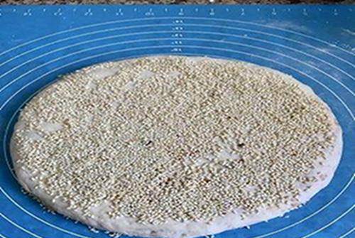 做法|2张饼1个咸蛋，“咸蛋饼”10分钟搞定全家早餐，不愁没新意