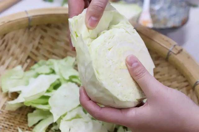 它被誉为"不死菜",维生素c是西瓜的20倍,春季吃它正合适_包菜
