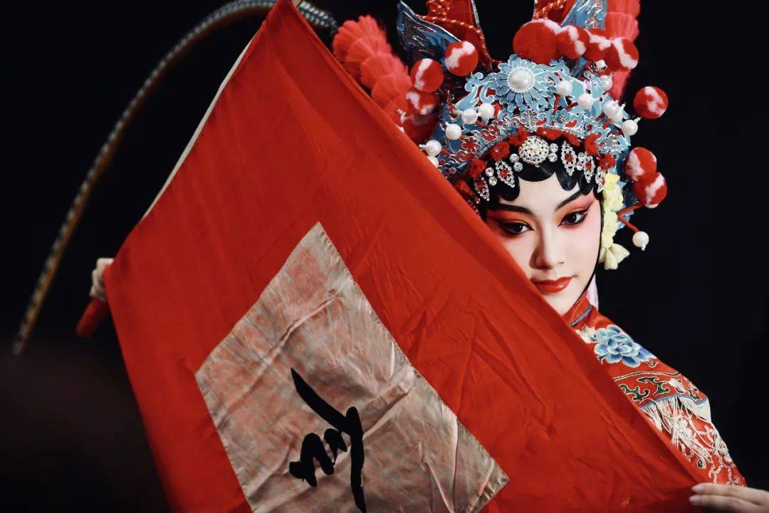 为了看懂川剧展我拉上一位98年的川剧花旦