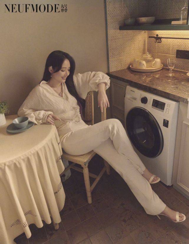 郭碧婷|郭碧婷向佐七夕大片比婚纱照还甜!小向太穿刺绣衬衣,美回巅峰