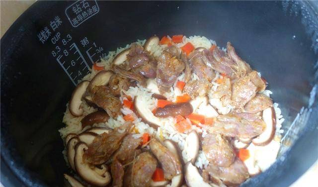 电饭煲|老公一看没做菜，只有这一锅，正要发火，尝了尝，吃掉了大半锅
