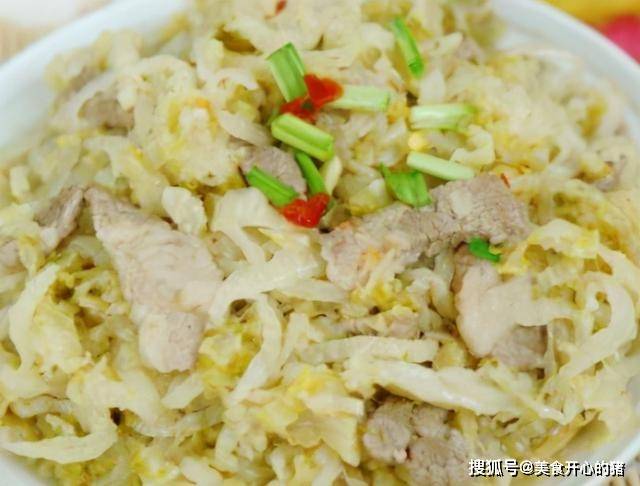 下锅|酸菜炖肉直接下锅？难怪又苦又难吃，教你正确做法，鲜香更开胃