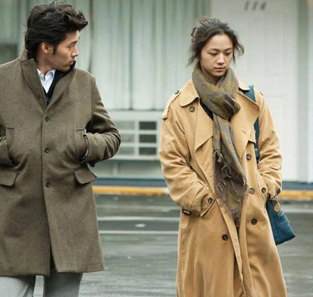 Part|早夏穿搭一筹莫展?别犯傻了,去年旧风衣今年换个搭配依旧很时髦