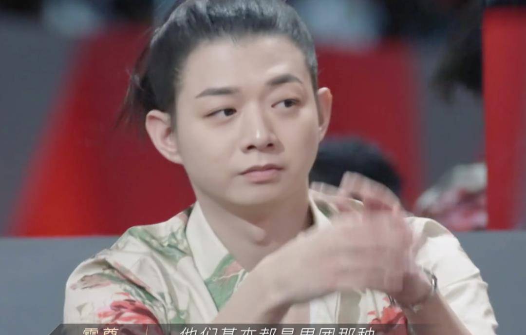 尹正|《披荆斩棘》开播，尹正霍尊梳马尾，赵文卓穿背心露手臂肌肉