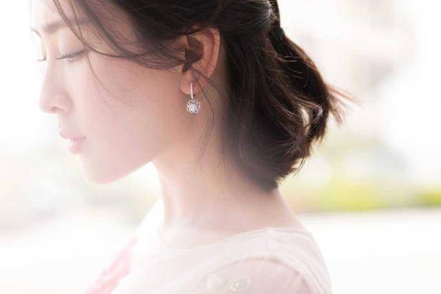 女孩子|马苏认真打扮起来不得了，一袭浅粉色礼服温柔高贵，少女感十足