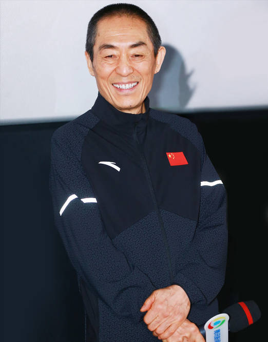 长子|张艺谋近照快瘦成麻杆,脸色蜡黄和家人对比鲜明,长子撞脸常远