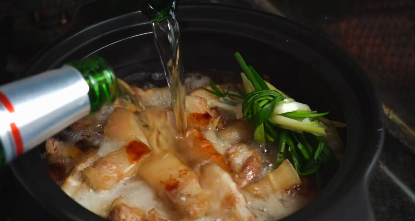 步骤|五花肉解馋的吃法，搭配一碗板栗，不加水不用盐，肥而不腻又软烂