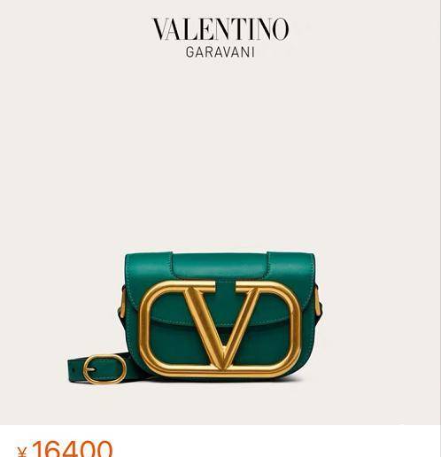 毛衣|杨紫也高调！穿“鸳鸯袖”毛衣配短裤，16400的包背出小女生气质