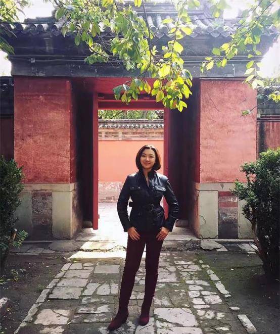 清华才女刘思麟因和爱因斯坦合照走红后来去故宫修缮文物